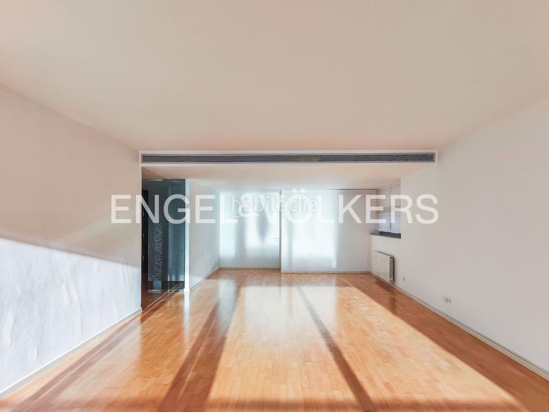 Foto 2ab6fd8a-3e2d-44fc-96f1-cf15a7b65c33. Alquiler ático exclusiva vivienda de cinco dormitorios en can rabia en Barcelona