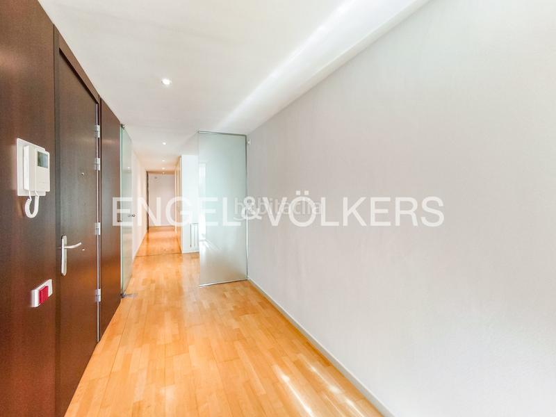 Foto 2cb3d712-1d56-4ad2-94eb-2f266c678ccb. Alquiler ático exclusiva vivienda de cinco dormitorios en can rabia en Barcelona