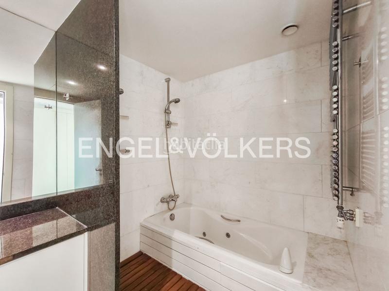 Foto 3538d4ec-1eaf-48a9-afd3-9507694f65c3. Alquiler ático exclusiva vivienda de cinco dormitorios en can rabia en Barcelona