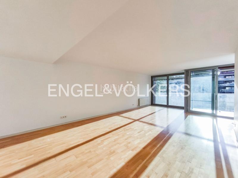 Foto 3a2fd595-d648-40f8-8850-bba98b2bbd16. Alquiler ático exclusiva vivienda de cinco dormitorios en can rabia en Barcelona
