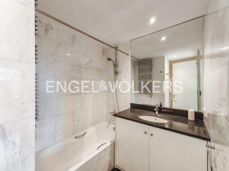 Foto bcf174e6-2fe7-41ec-85cc-402529f48253. Alquiler ático exclusiva vivienda de cinco dormitorios en can rabia en Barcelona