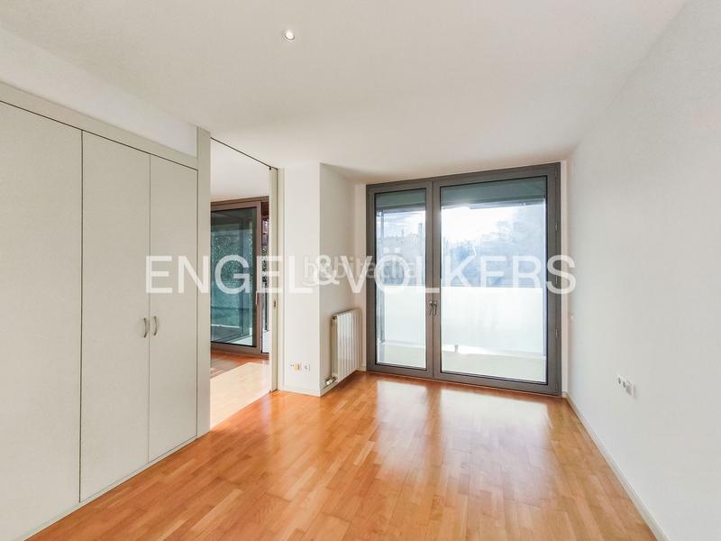 Foto bd904129-a128-48d9-8f49-d0ca24d60ff4. Alquiler ático exclusiva vivienda de cinco dormitorios en can rabia en Barcelona