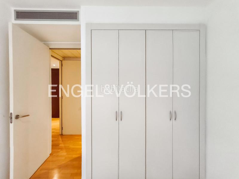 Foto c414dfae-922f-42e9-bb26-1cb91d2578a4. Alquiler ático exclusiva vivienda de cinco dormitorios en can rabia en Barcelona