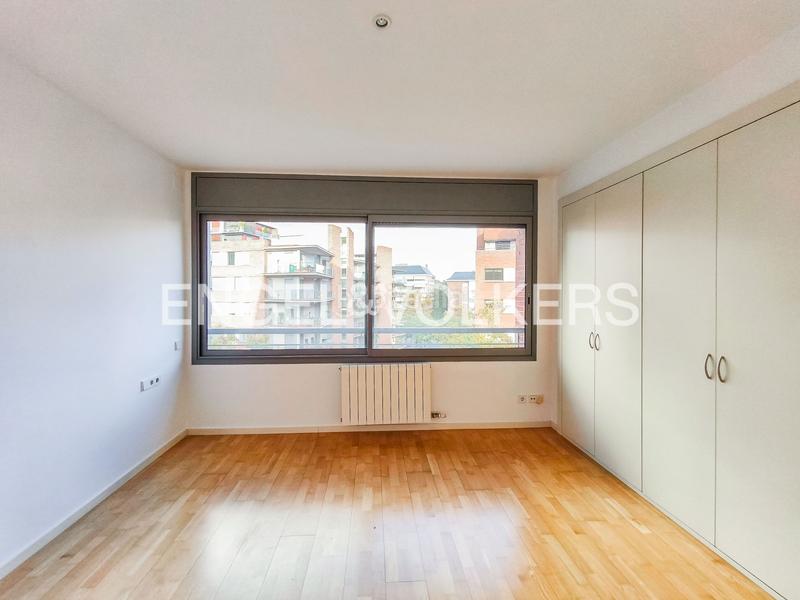 Foto c7c06ef0-2980-4efa-bb8b-3ca72630ec8d. Alquiler ático exclusiva vivienda de cinco dormitorios en can rabia en Barcelona
