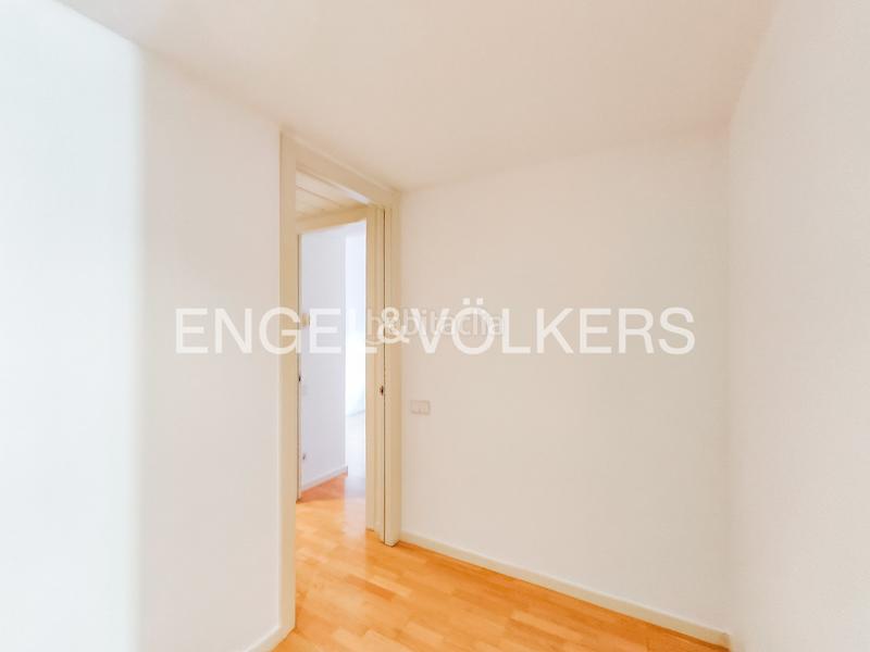 Foto c7fbc876-fb9f-41ca-831a-6c72064ebb15. Alquiler ático exclusiva vivienda de cinco dormitorios en can rabia en Barcelona