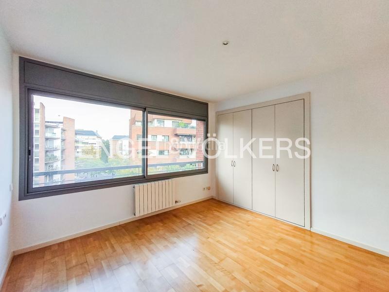 Foto c834e617-c178-4bf4-a519-acb60647af43. Alquiler ático exclusiva vivienda de cinco dormitorios en can rabia en Barcelona