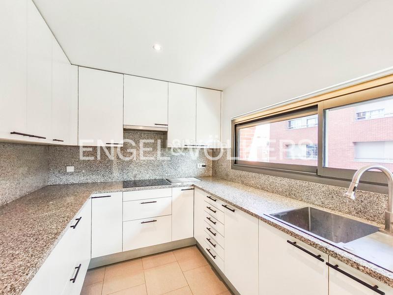 Foto cc7f4312-46b5-4842-bc7c-139f03476d52. Alquiler ático exclusiva vivienda de cinco dormitorios en can rabia en Barcelona