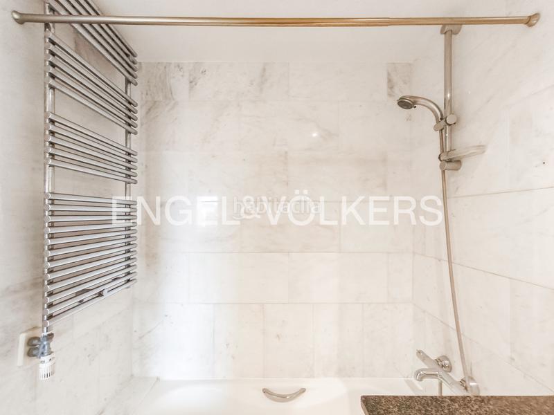 Foto ce23aa91-071f-46bd-a06f-33216b18b511. Alquiler ático exclusiva vivienda de cinco dormitorios en can rabia en Barcelona