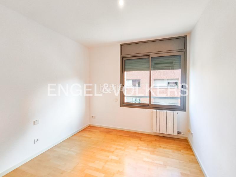 Foto d0a9ed83-e7a3-4b1d-873f-54bcc93cc36a. Alquiler ático exclusiva vivienda de cinco dormitorios en can rabia en Barcelona