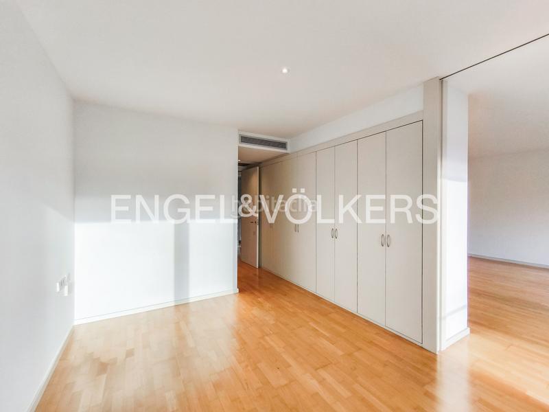 Foto da016333-386f-4f91-a9ef-27a7e41f6609. Alquiler ático exclusiva vivienda de cinco dormitorios en can rabia en Barcelona
