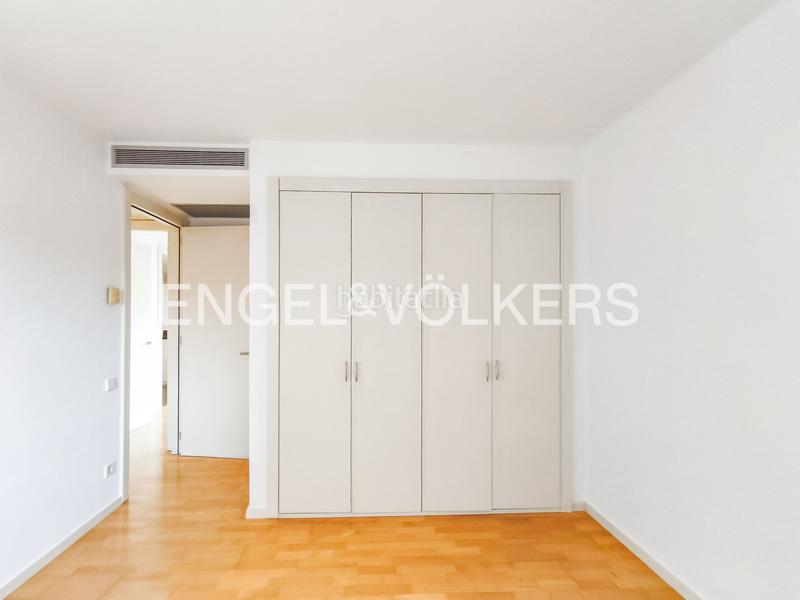 Foto e41013bf-658a-4e10-8f02-c977dd65581b. Alquiler ático exclusiva vivienda de cinco dormitorios en can rabia en Barcelona