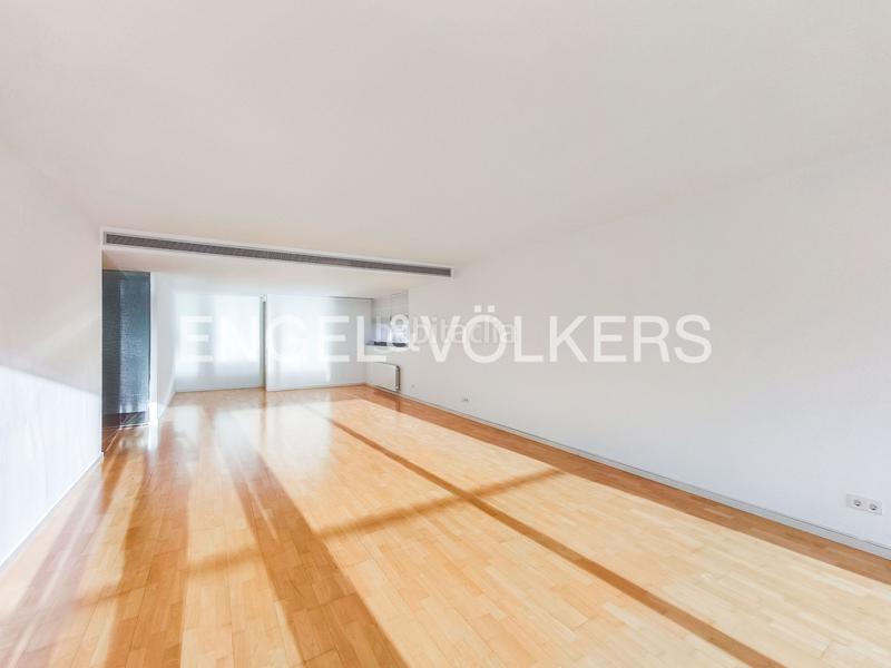 Foto 4e1dfc55-aa08-44e4-89a4-2a10eb65f3d8. Location attique avec chauffage parking dans Tres Torres Barcelona