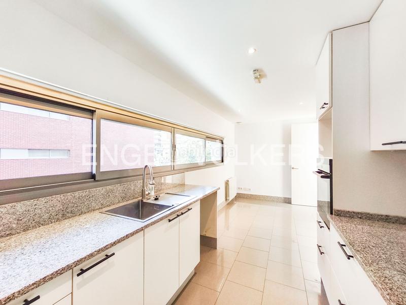 Foto 5697886d-a6da-4229-824b-0d115ebcd609. Location attique avec chauffage parking dans Tres Torres Barcelona