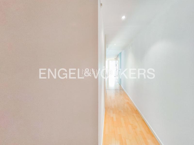 Foto fc0cf52f-855b-4d8a-8009-956f6e073f15. Location attique avec chauffage parking dans Tres Torres Barcelona