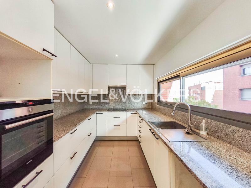 Foto 1c44f83b-e4a1-4637-b30c-3851c63a1077. Rent penthouse with heating parking in Tres Torres Barcelona