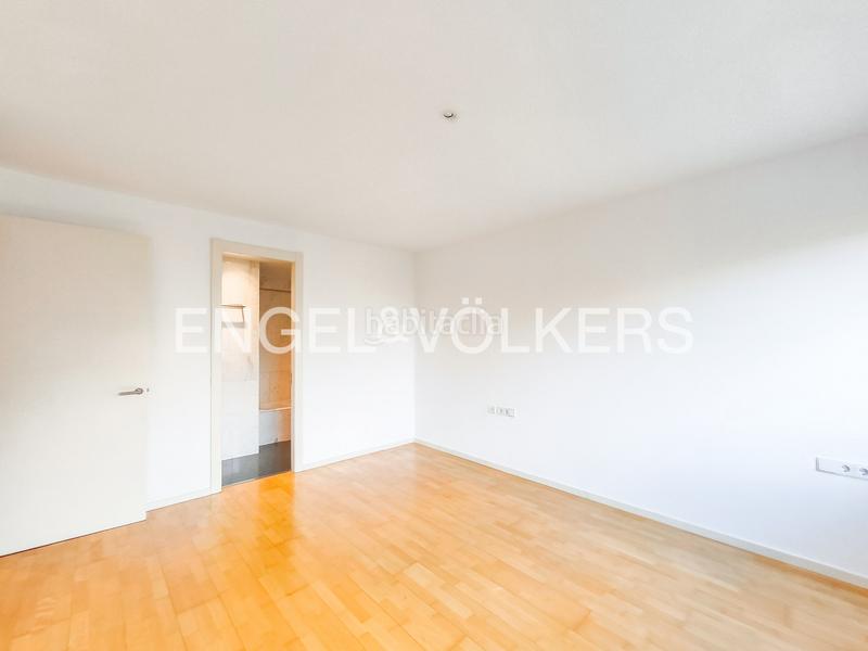 Foto 290a3661-1793-463d-a96d-fa3e43ea4474. Rent penthouse with heating parking in Tres Torres Barcelona