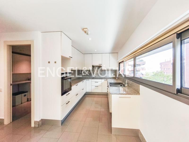 Foto 3808bde5-5fb7-4801-9a2c-bb03a43548ba. Rent penthouse with heating parking in Tres Torres Barcelona