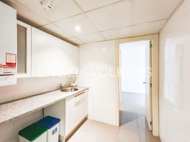 Foto 54dcf031-ddaa-4f7a-b0f0-cbf8b454e3ce. Rent penthouse with heating parking in Tres Torres Barcelona