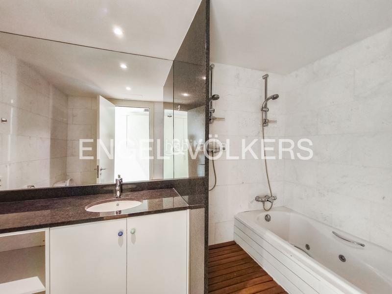 Foto 9e5823af-1ced-40d7-9171-f524ddddf662. Rent penthouse with heating parking in Tres Torres Barcelona