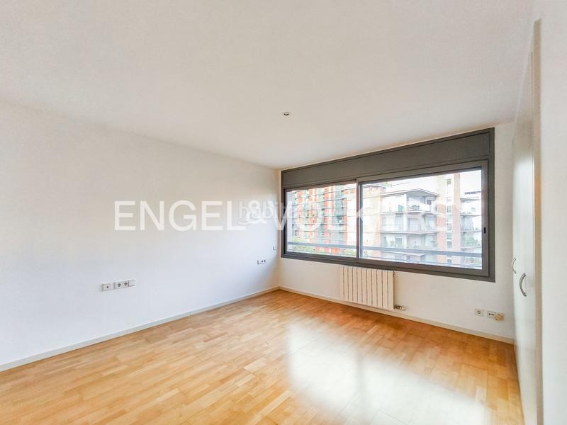 Foto b3677735-a767-4191-aa53-9a93afe305a0. Rent penthouse with heating parking in Tres Torres Barcelona