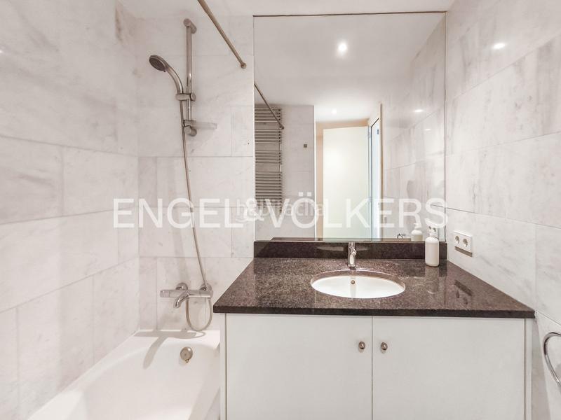 Foto dbdca48d-1359-48fd-b6c6-7bf2a8c2b5e7. Rent penthouse with heating parking in Tres Torres Barcelona