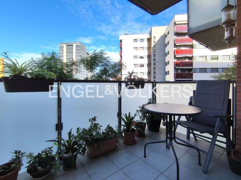 Foto c974453d-e0f5-463a-b6b7-8d4a4d173d19. Lloguer apartament amb calefacció piscina a Provençals del Poblenou Barcelona