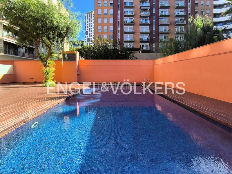 Foto 6c4bc6dc-c180-4100-b85f-7a01a00ea101. Rent apartment with heating pool in Provençals del Poblenou Barcelona