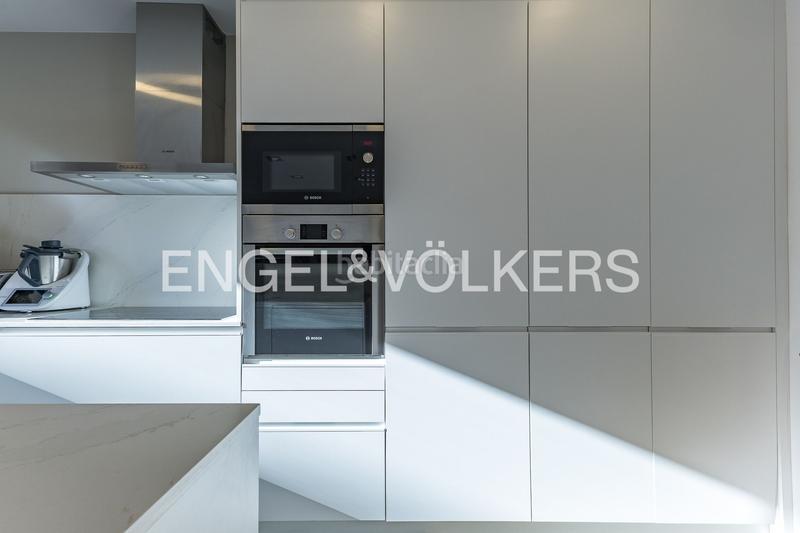 Foto 3891b4a6-3c71-4621-a453-70de676cfca5. Apartament amb calefacció a Barri de les Corts Barcelona