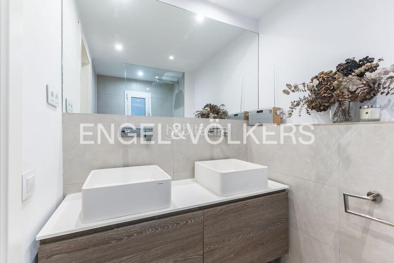 Foto e08b9432-5d04-4385-9bdb-dc608176fdbd. Apartament amb calefacció a Barri de les Corts Barcelona