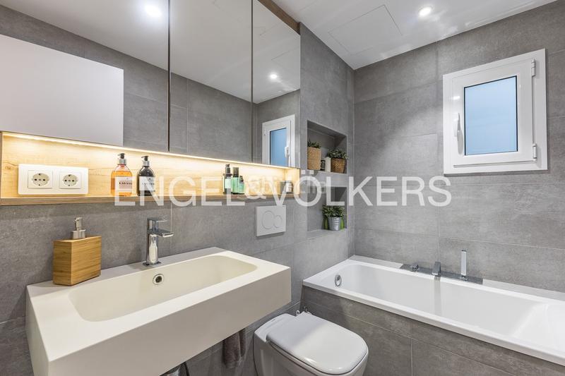 Foto eb7617cb-9e76-4ccb-b26a-6780e5b045b5. Apartament amb calefacció a Barri de les Corts Barcelona