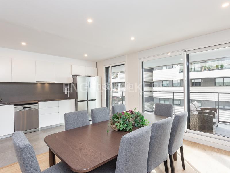 Foto 11598f81-79b3-4a7d-9e06-056b3e38e77f. Lloguer apartament amb calefacció aparcament piscina a Esplugues de Llobregat