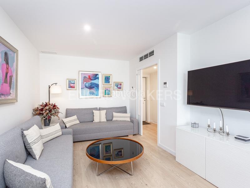 Foto 5245cc67-2d59-4a10-b433-a253f95ad598. Lloguer apartament amb calefacció aparcament piscina a Esplugues de Llobregat