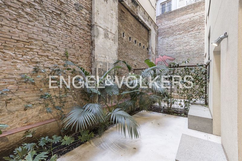 Foto 41f496e1-d4f1-47d3-989a-4af91c4f8b79. Dúplex amb calefacció a Sagrada Família Barcelona