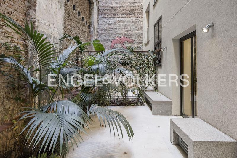 Foto f665a288-e89b-4e02-99ae-6785a810ec21. Duplex con riscaldamento in Sagrada Família Barcelona