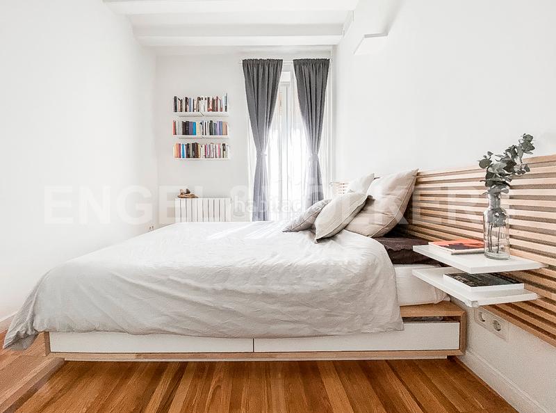 Foto 08088efb-a4a2-4415-a2d4-4ad27eac84ff. Alquiler apartamento magnifico piso de diseño cerca de plaza catalunya en Barcelona