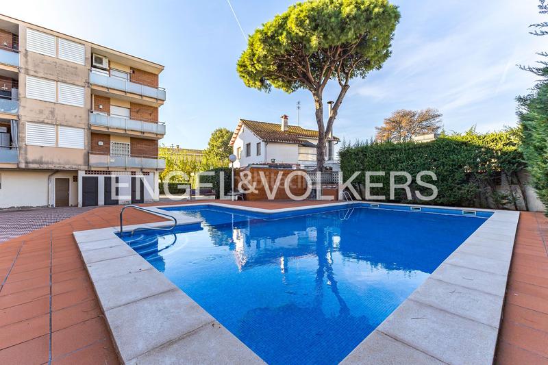 Foto fb1b7ec8-2c96-400e-a0e2-24678ce027c8. Affitto piccolo appartamento con riscaldamento parcheggio piscina in Castelldefels