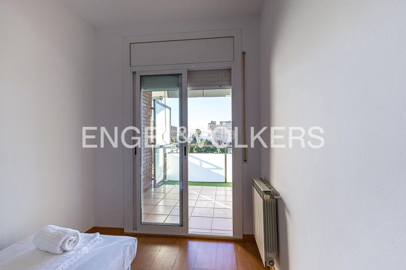 Foto 3c9187de-7a79-4b26-a8fe-6da3396c352f. Lloguer apartament amb calefacció aparcament piscina a Castelldefels