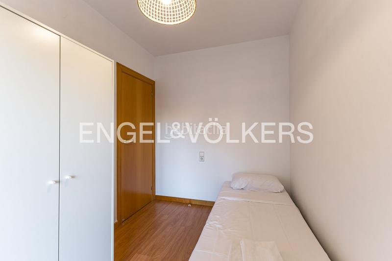 Foto 7f88c751-4cdb-4398-953c-328d26405397. Lloguer apartament amb calefacció aparcament piscina a Castelldefels