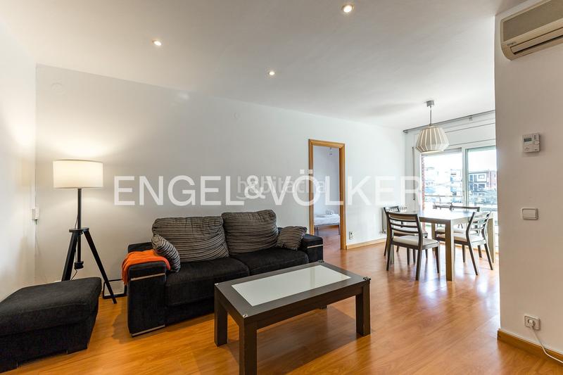 Foto 2cf26d1f-cd4d-4f84-af8e-5d1e40e52f15. Location appartement avec chauffage parking piscine dans Castelldefels