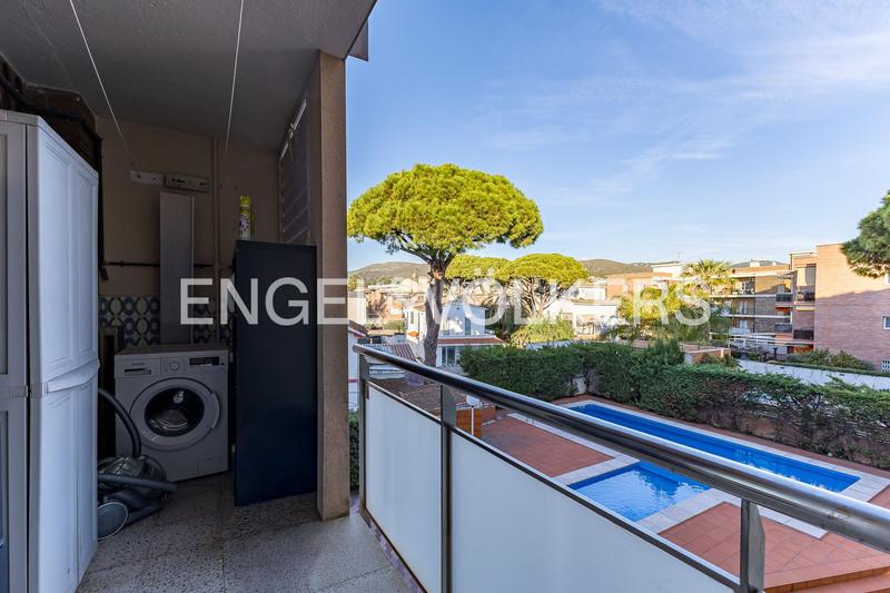 Foto 4b068649-c8d9-495d-b728-bc4bd5a1813a. Location appartement avec chauffage parking piscine dans Castelldefels