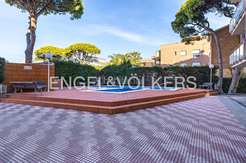 Foto 2fe4d510-b4f1-4f18-b36c-6fd4a9552a7f. Miete appartement mit heizung parking pool in Lluminetes Castelldefels