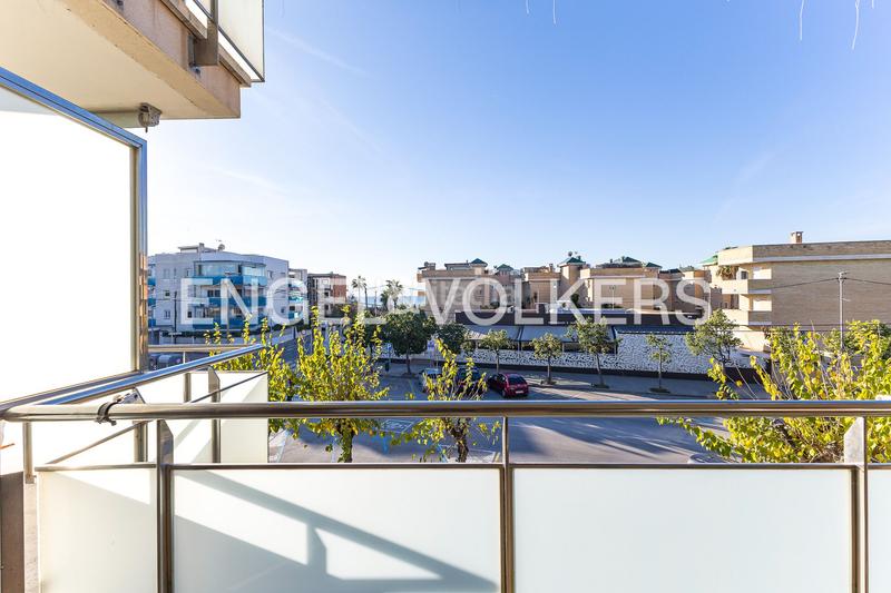 Foto 696016d3-df93-4d9b-9ff2-8430bb289a54. Miete appartement mit heizung parking pool in Lluminetes Castelldefels