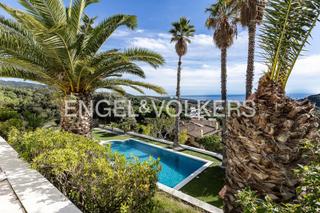 Casa a Alella. Exclusiva casa en alella con impresionantes vistas al mar y tota