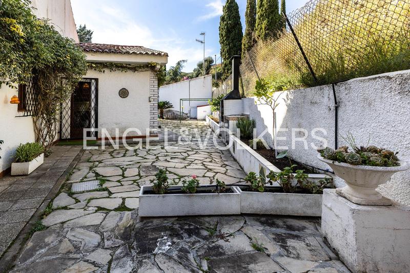 Foto 0856ef22-b481-4c9a-b2d5-58c1a740d6fd. Maison avec chauffage parking piscine dans Alella