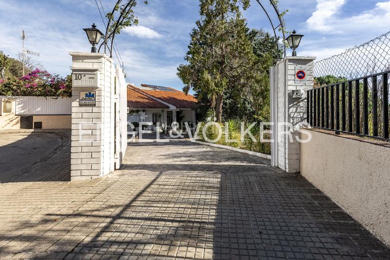 Foto 10cd7f29-2a7b-4118-a0e5-ecfe216e59fd. Maison avec chauffage parking piscine dans Alella