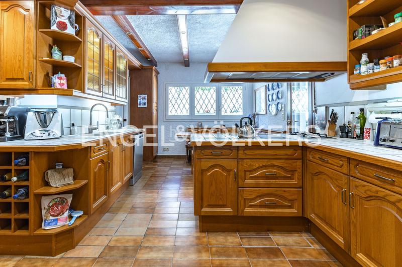 Foto aeedb6cb-c153-42e4-a265-523a3bc4d705. Maison avec chauffage parking piscine dans Alella