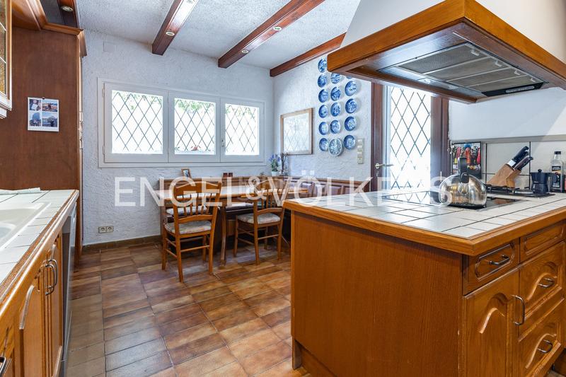 Foto b5e6b146-6dc3-4b63-b69e-97bbedb51c7c. Maison avec chauffage parking piscine dans Alella