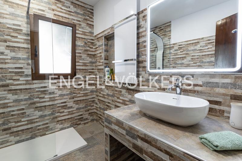 Foto cd956766-a913-48fd-9d1d-db3ced7004bd. Maison avec chauffage parking piscine dans Alella