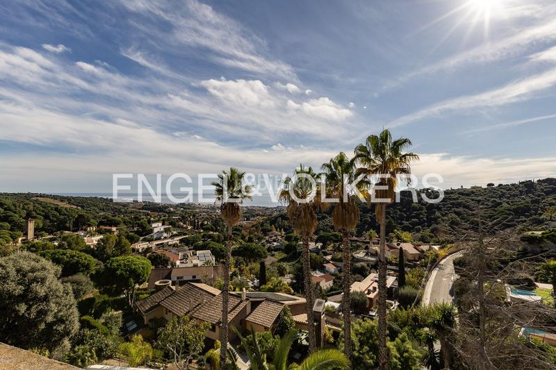 Foto f21994c2-f818-4ade-b11a-9e0e6d537eb9. Maison avec chauffage parking piscine dans Alella