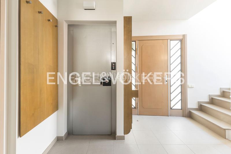 Foto 0b77fdf5-0510-491b-932c-c7bf14054304. Casa  de diseño y luminosidad con impresionantes vistas a la ciudad en Barcelona